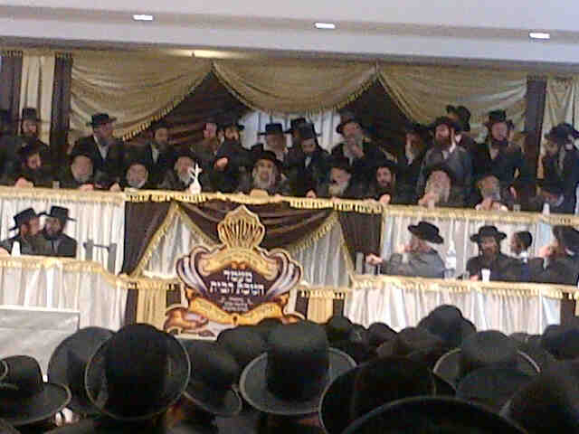 חנוכת הבית פון דעם נייעם בנין הת''ת והישיבה קטנה.jpg