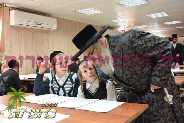 בין התלמידים.jpg