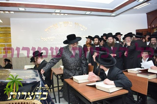 היכל הישיבה קטנה החדש היכל משה ארי'.jpg