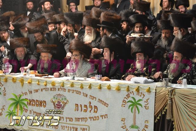 בימת הכבוד.jpg