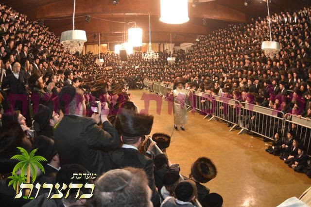 מצוה טאנץ 1.jpg