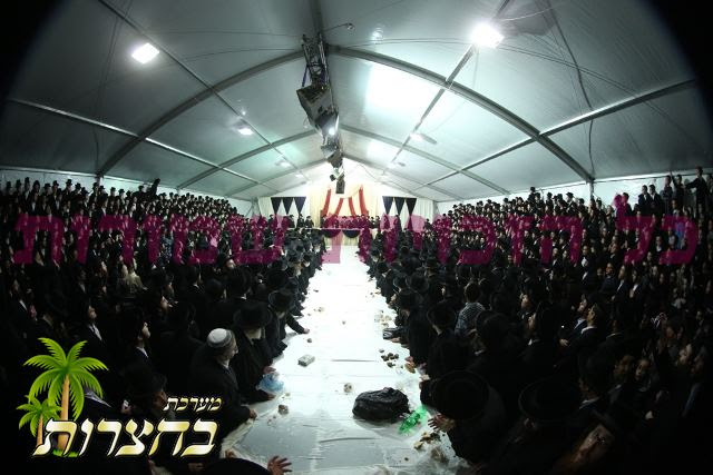 באוהל הגדול על יד ציון התנא רבי עקיבא2.jpg