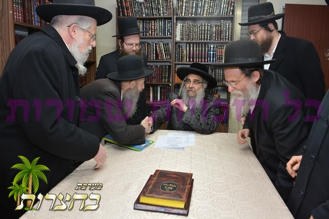 רבני בית דינו פון הגאון רבי נסים קרליץ.jpg