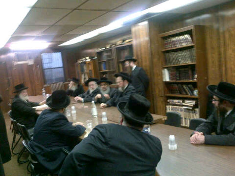 מציצה בפה1.jpg