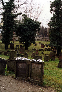 220px-2006-Judenfriedhof_Worms_1.jpeg