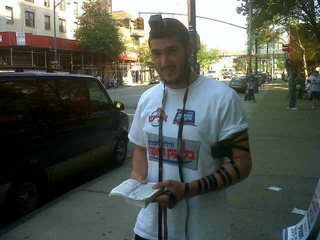 Voting in williamsburg.jpg