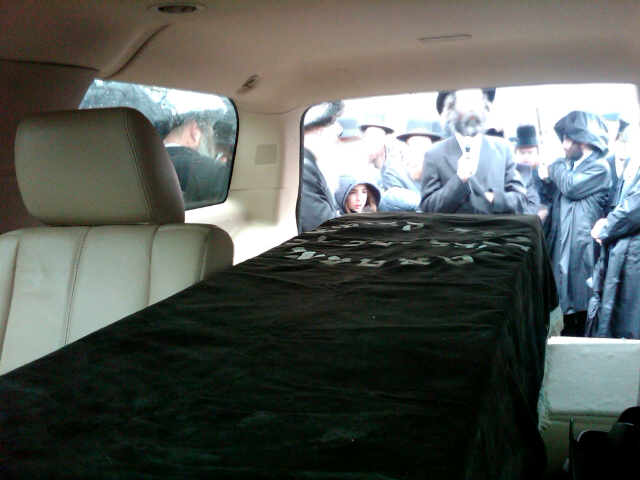 הרב ר' שלמה מצדיק את הדין.jpg