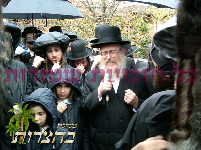 ר' מאיר ווערטהיימער מנהל מוסד המספיק ביים זיך געזעגענען.jpg