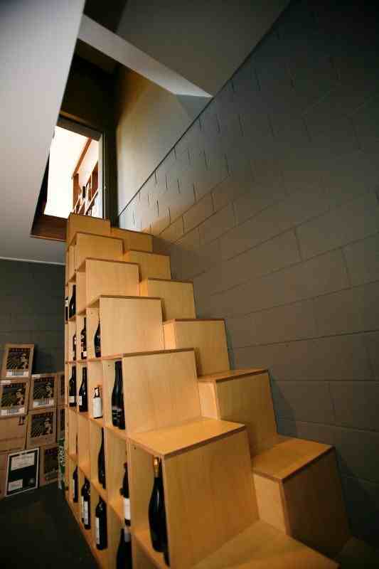 מדארף האלטען קאפ צו קענען גיין אויף די טרעפ.. אפשר איז עס גוט פאר אן אלקאהאל טעסט