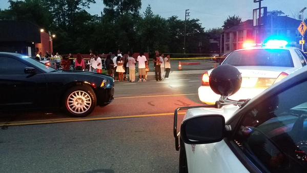 איינער טויט, ניין פארוואונדעט אין מאסן שיסעריי אין דעטרויט, מישיגען, 6/20/2015.