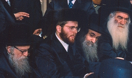 ביי א שמחה, זיצנדיג הארט לעבן דעם חתן.