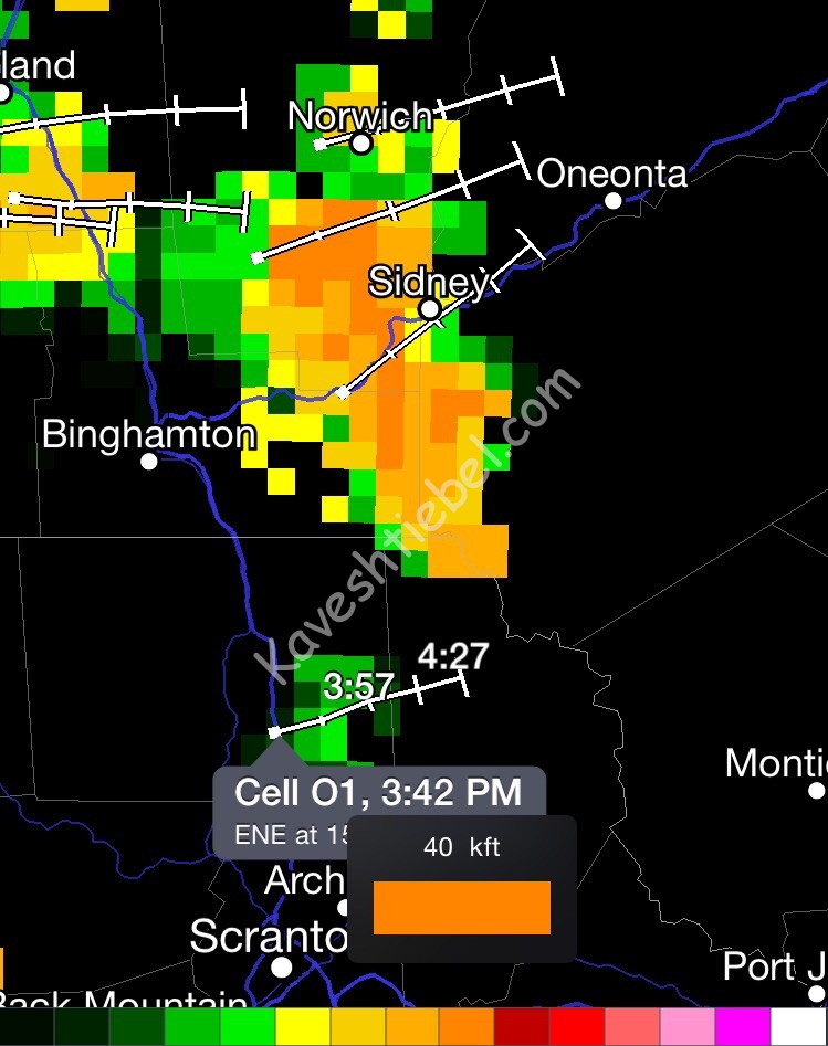 א שטורם אין סענטרעל נ.י. סטעיט וואס איז איבער 40,000 פוס הויך .