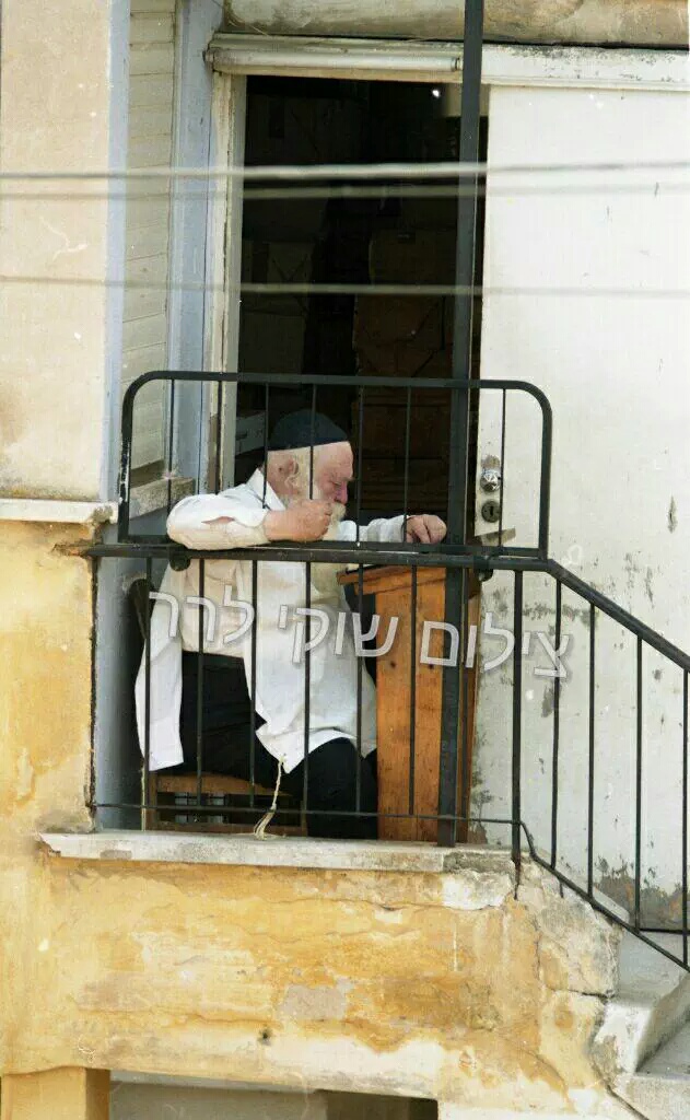 ר' חיים קניבסקי יארן צוריק לערנט תורה אינדרויסן אין פרוינד פון זיין שטוב צוליב דעם גרויסן הייס