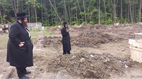 ר׳ משה ראטמאן ביים רבי׳נס פרישע קבר