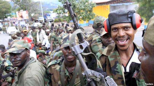 קאנגא רעבעלס פארכאפן קעפיטעל שטאט גאמא.jpg