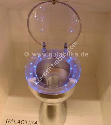 אסלה מאירה בחושך.jpg