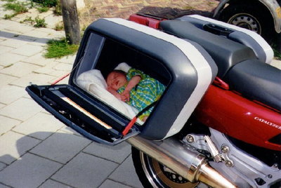 תא לתינוק באופנוע.jpg