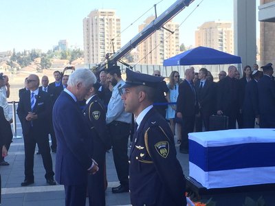 קלינטון - פרס.jpg