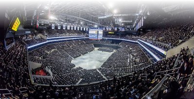 תמונת אדירות מעצרת הרבבות בארה''ב על גזירת הגיוס סיון תשע''ז.jpg