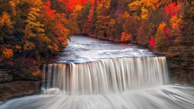 TahquamenonFalls_EN-US8966938934_1920x1080.jpg