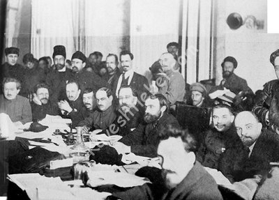 Presidium_of_the_9th_Congress_of_the_Russian_Communist_Party_(Bolsheviks).jpg