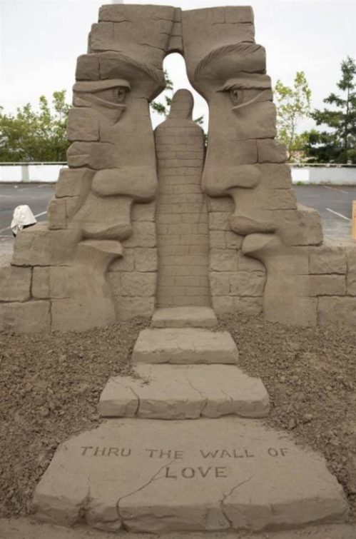 world-championship-sand-sculpture-contest-3.jpg