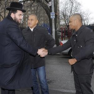 נהג הטקסי בווילימבורג בא לנחם אבלים.jpg