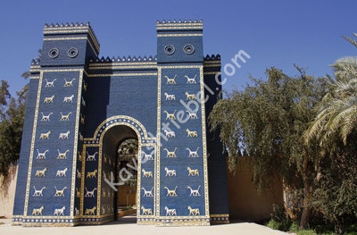 reconstruction-ruins-Ishtar-Gate-Babylon-Al-Hillah-Iraq.jpg