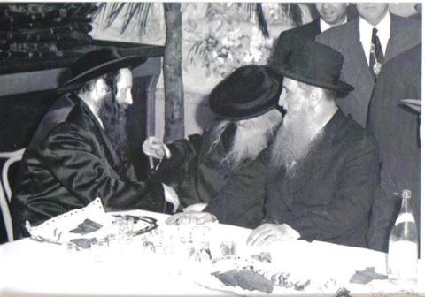 מיט דודו רביה_ק בעל דברי יואל.jpg