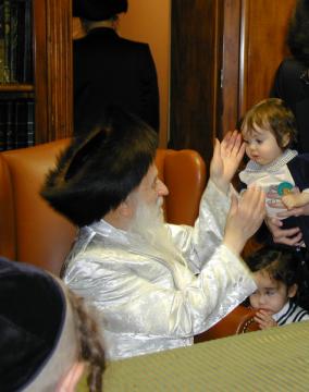 מיט א אייניקל.jpg