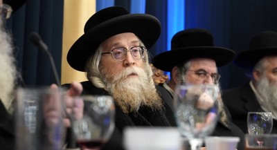 דא זעהט הדרת פני קדשו פונעם רב.