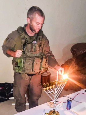 דער נפטר ביים צינדען חנוכה לעכט אין עזה