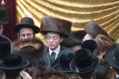 בחור עם שטריימל.jpg