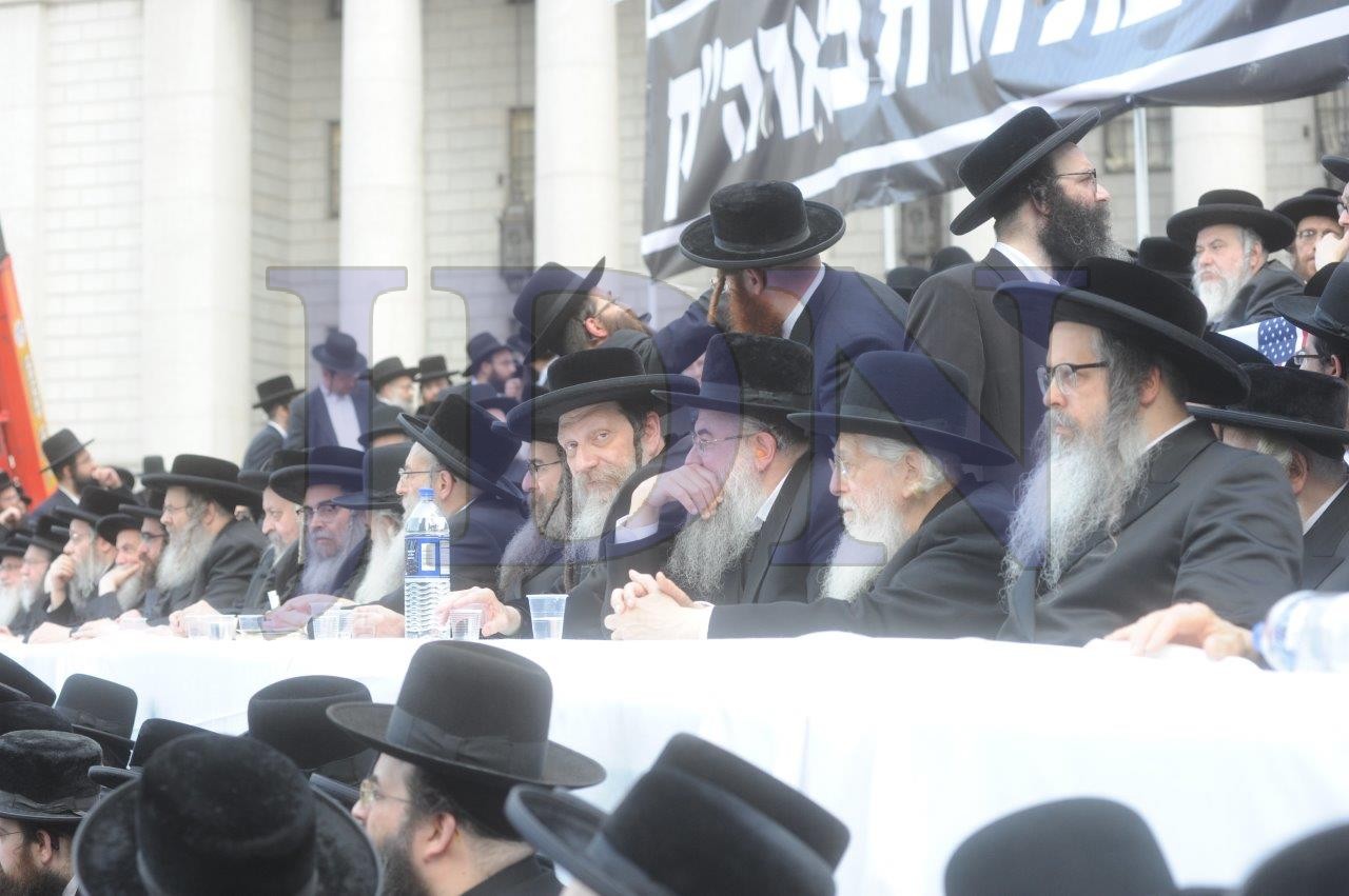 satmar rebbes.jpg