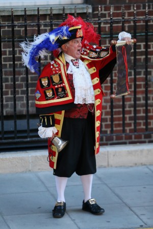 Town crier announces royal birth1.jpg