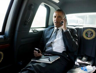 ער פרובירט צו ראטעווען די מצב..