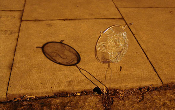 strainer-shadow-faces-made-from-colanders-isaac-cordal-41 (1).jpg