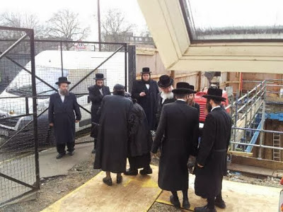 הרבנית מבקרת 2.JPG