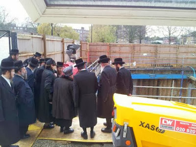 הרבנית מבקרת.JPG